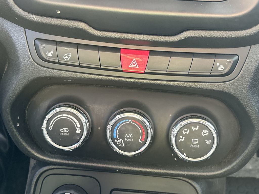 Thumbnail: 2016 Jeep Renegade - 21