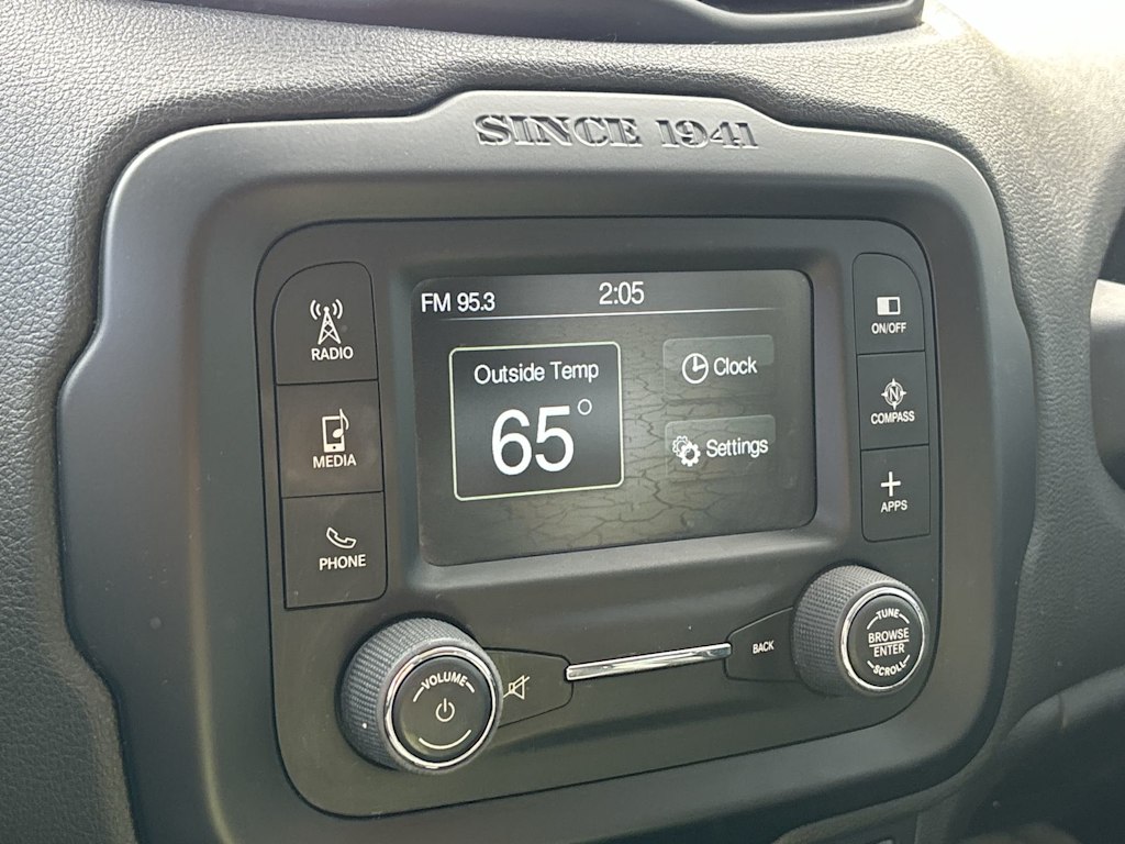 Thumbnail: 2016 Jeep Renegade - 18