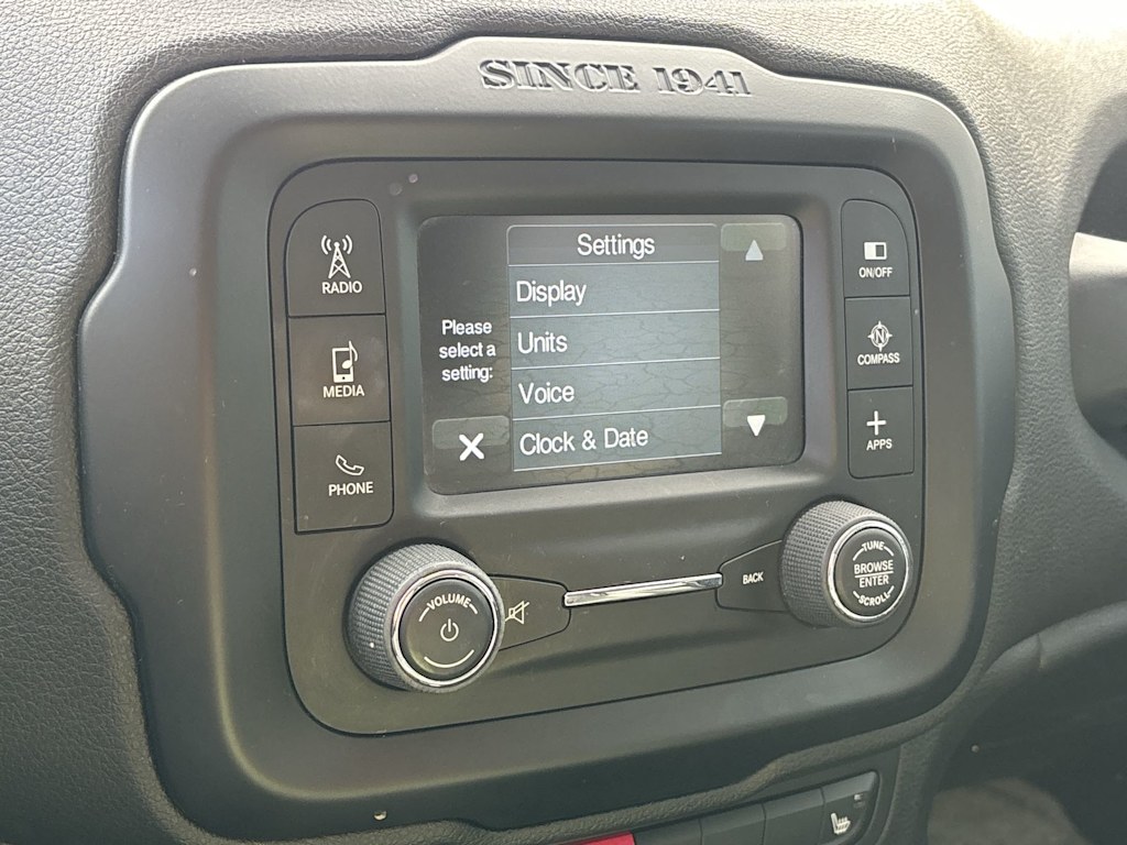 Thumbnail: 2016 Jeep Renegade - 19