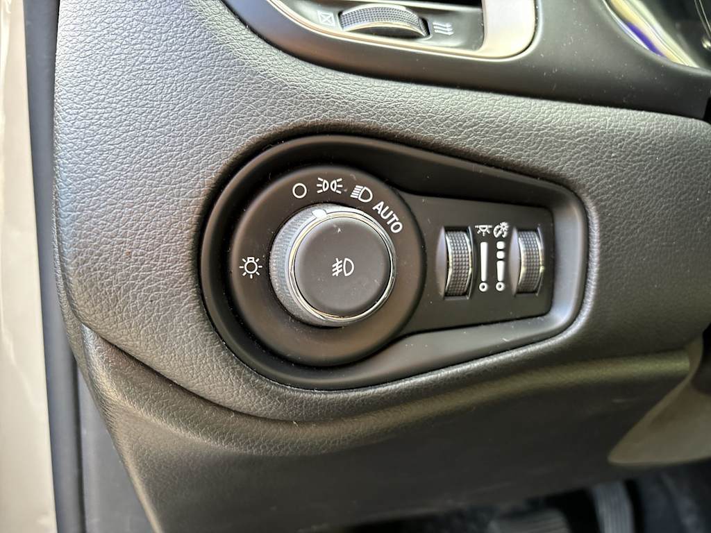 Thumbnail: 2016 Jeep Renegade - 11