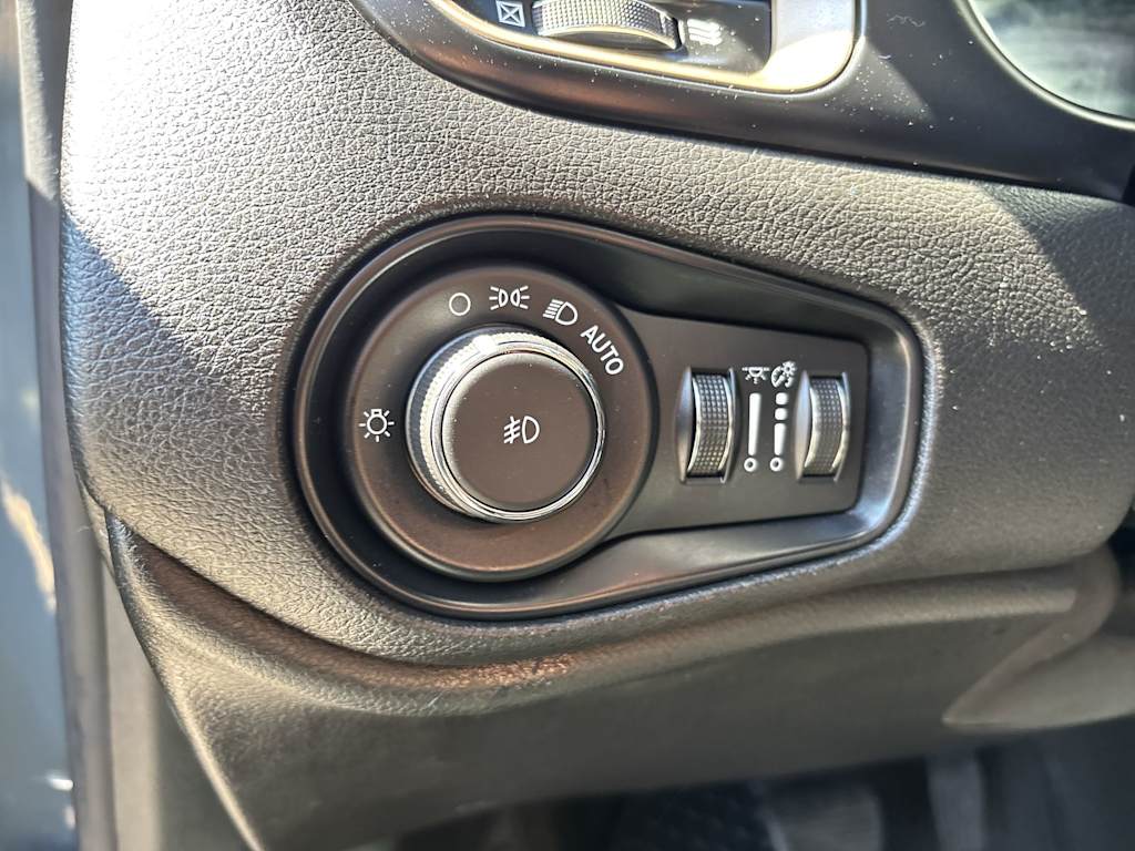 Thumbnail: 2017 Jeep Renegade - 13