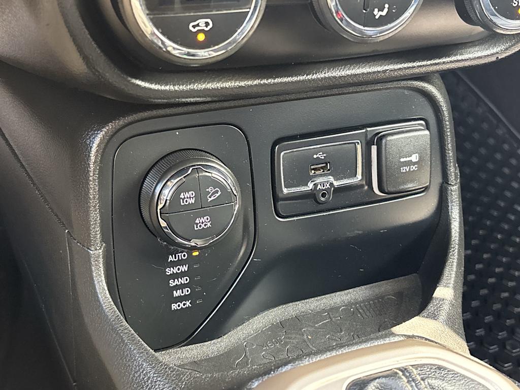 Thumbnail: 2017 Jeep Renegade - 26