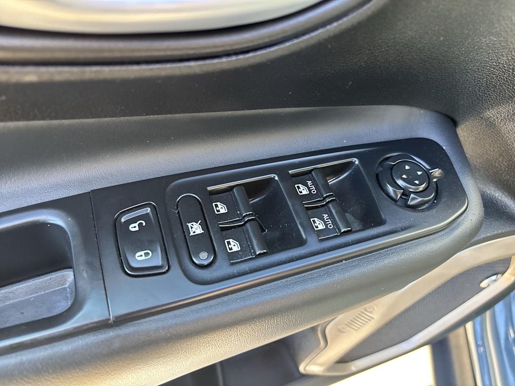 Thumbnail: 2017 Jeep Renegade - 12