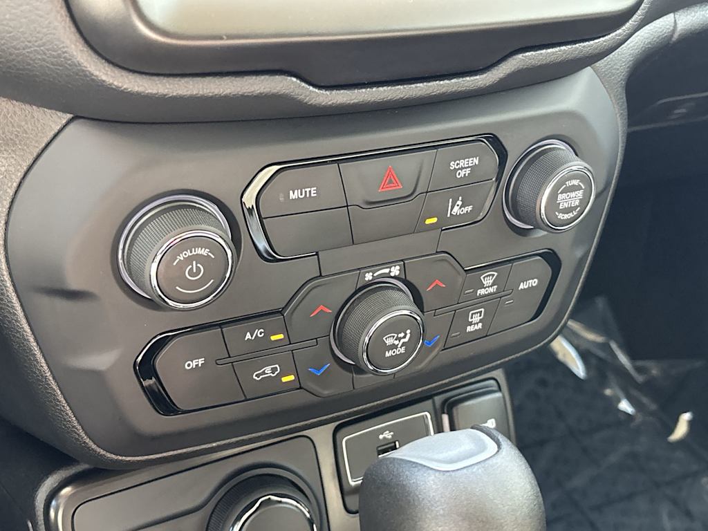 Thumbnail: 2022 Jeep Renegade - 26