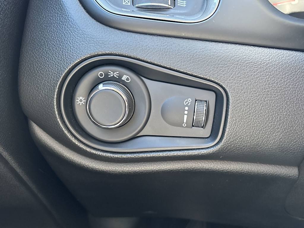 Thumbnail: 2022 Jeep Renegade - 15