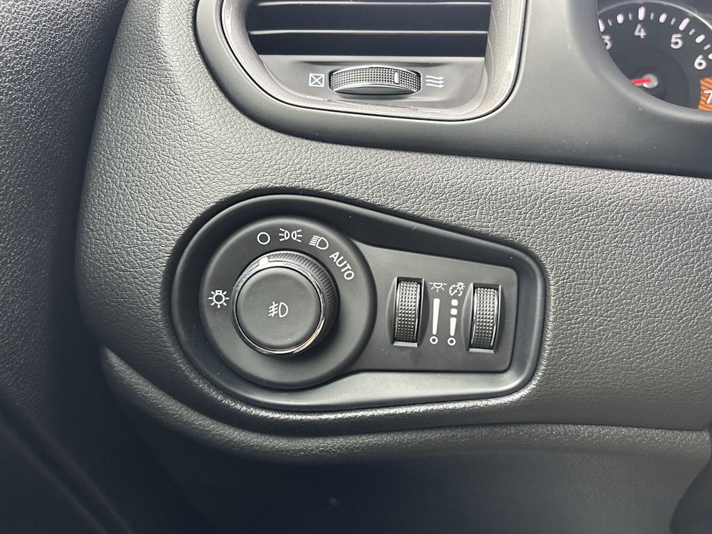 Thumbnail: 2022 Jeep Renegade - 12