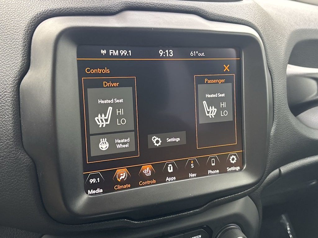 Thumbnail: 2022 Jeep Renegade - 17