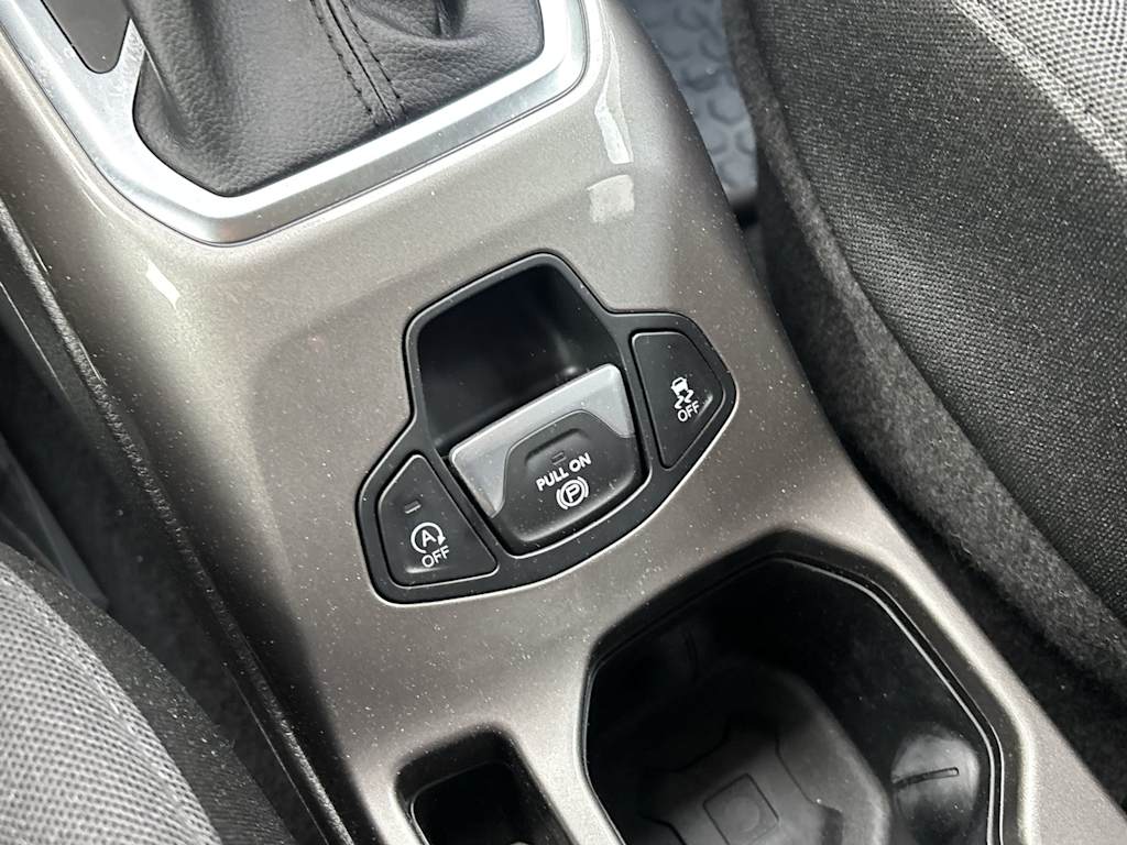 Thumbnail: 2022 Jeep Renegade - 26