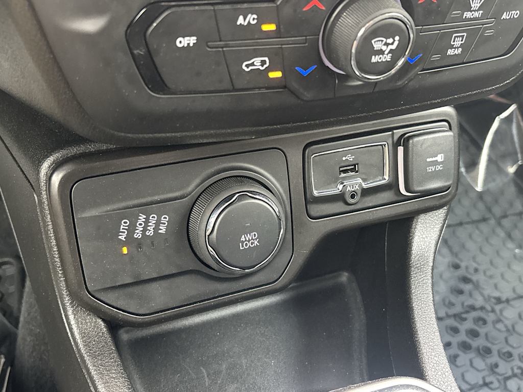 Thumbnail: 2022 Jeep Renegade - 25
