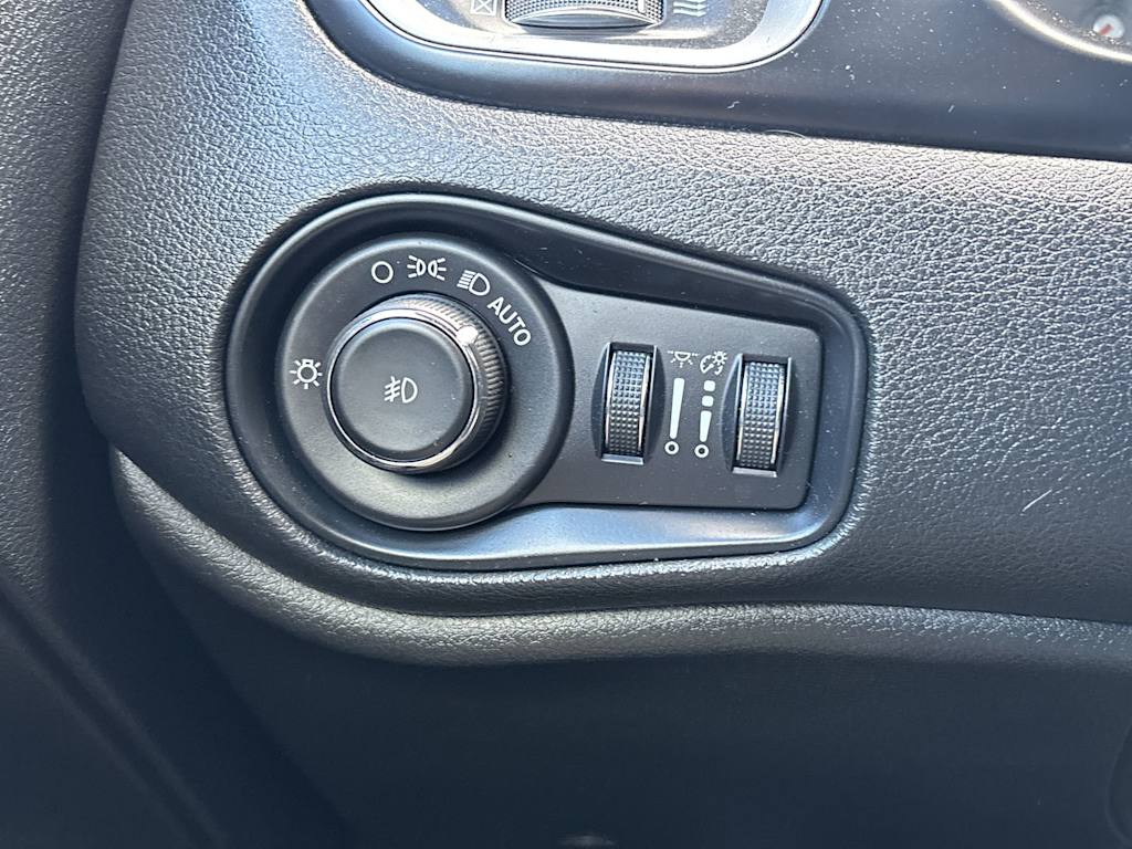 Thumbnail: 2021 Jeep Renegade - 11