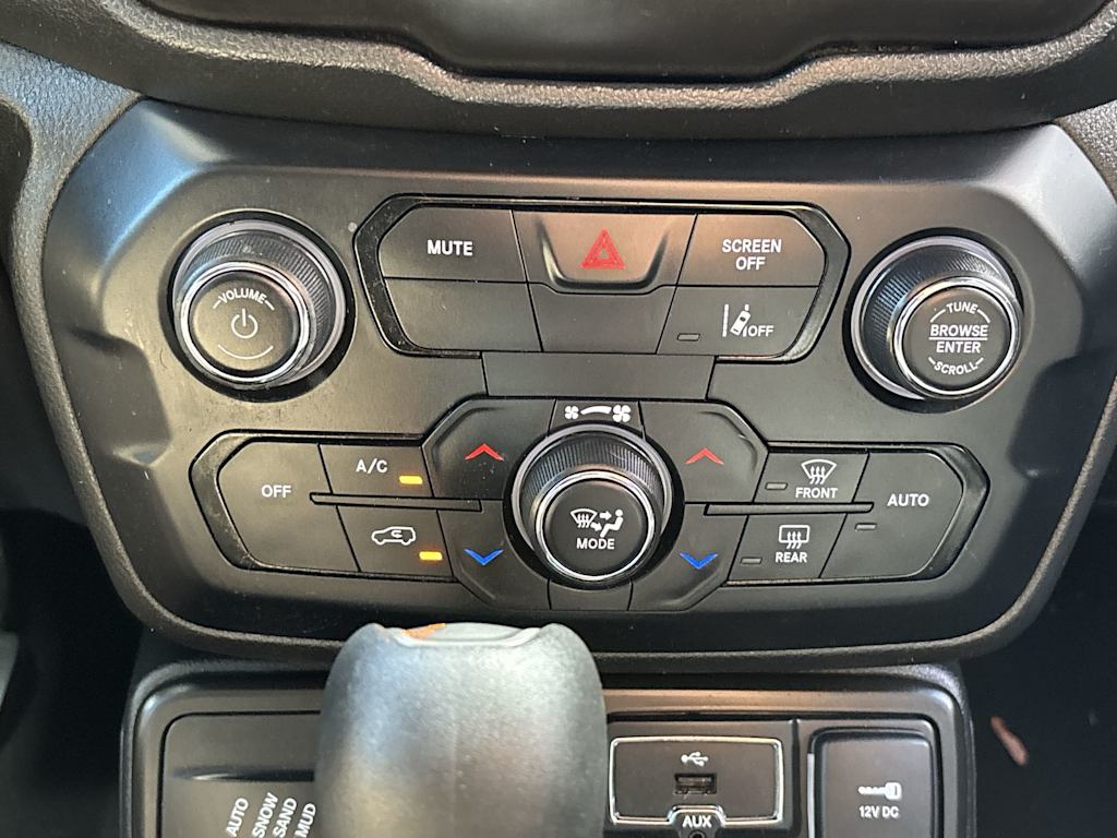 Thumbnail: 2021 Jeep Renegade - 21