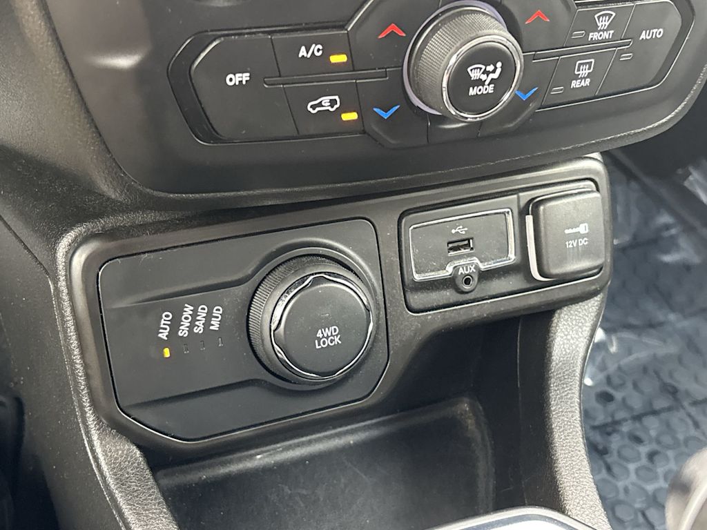 Thumbnail: 2021 Jeep Renegade - 27