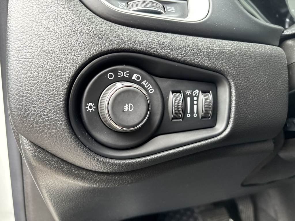 Thumbnail: 2021 Jeep Renegade - 13
