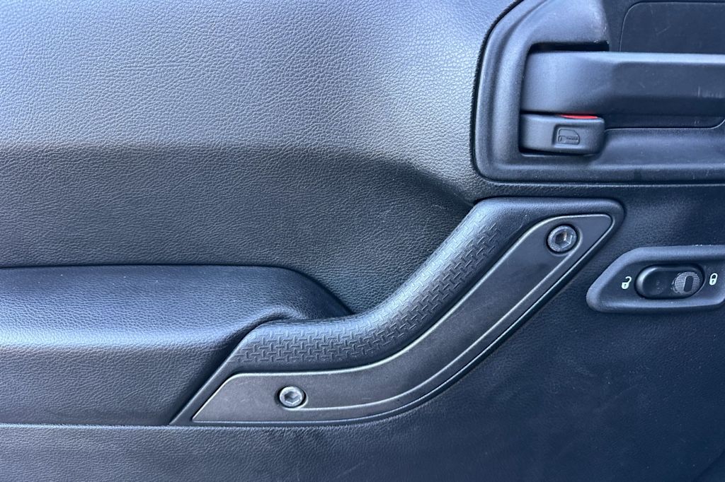 Thumbnail: 2017 Jeep Wrangler - 21