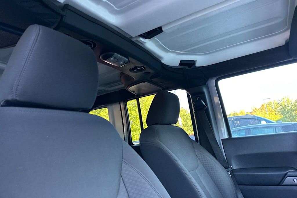 Thumbnail: 2016 Jeep Wrangler - 22