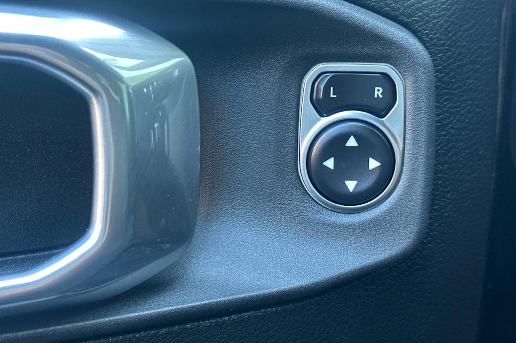 Thumbnail: 2021 Jeep Wrangler - 22