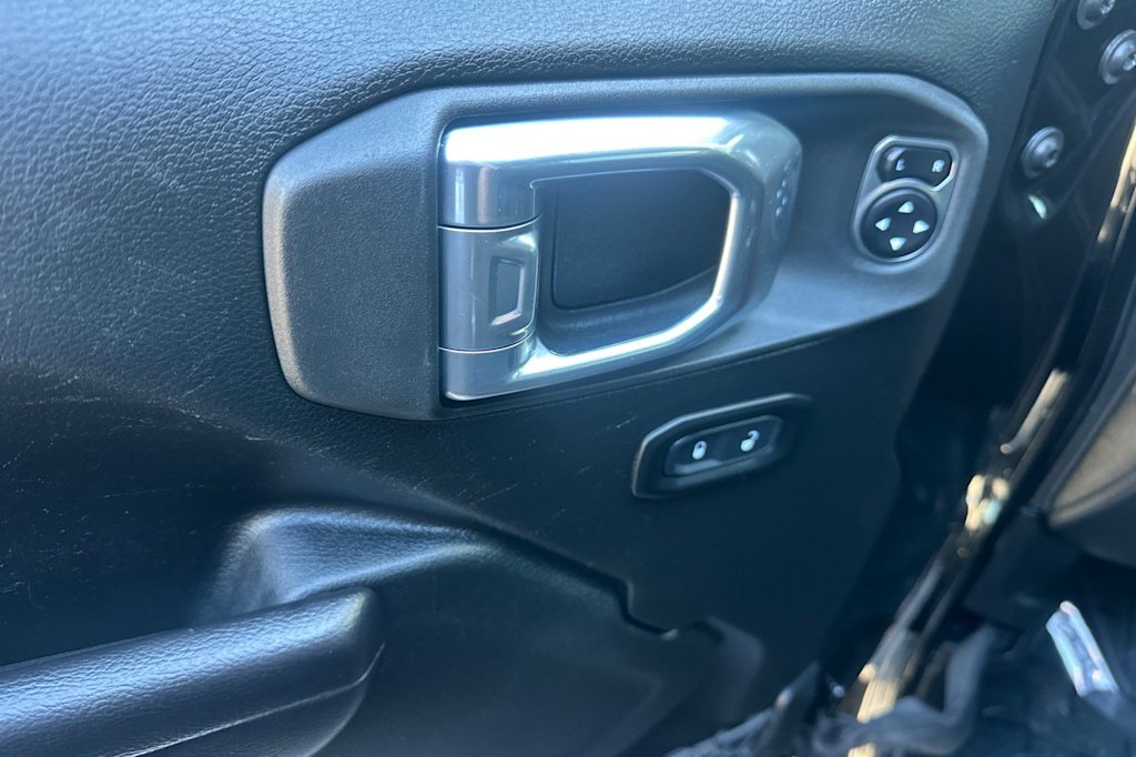 Thumbnail: 2021 Jeep Wrangler - 21