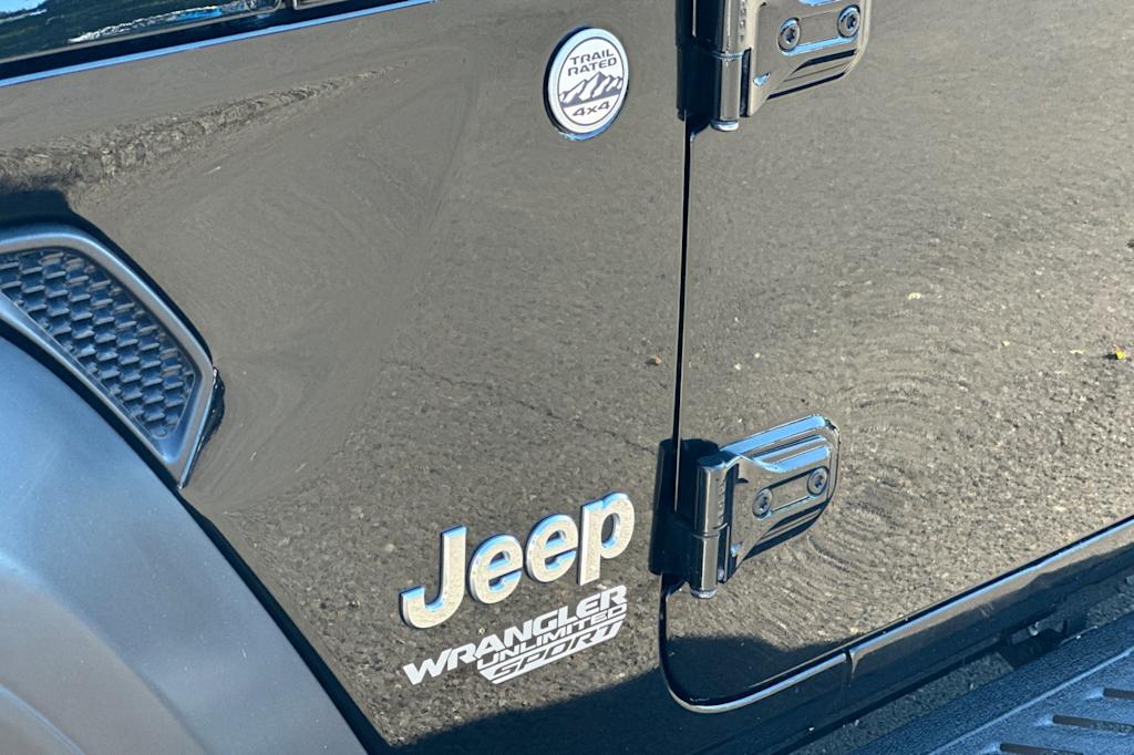 Thumbnail: 2021 Jeep Wrangler - 6
