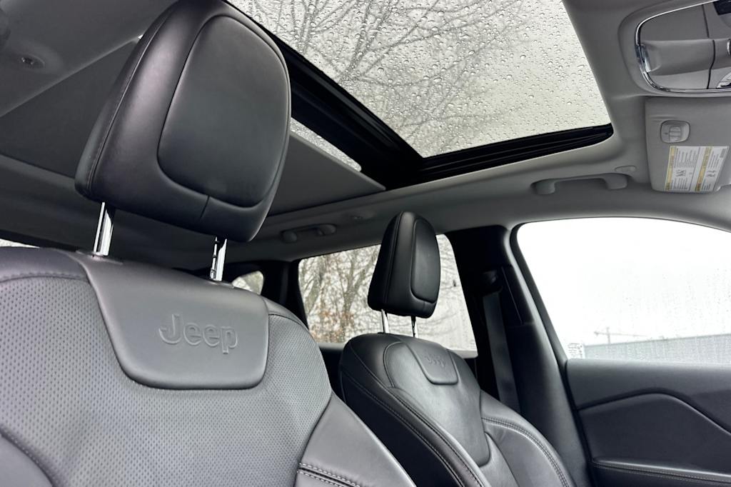 Thumbnail: 2021 Jeep Cherokee - 23