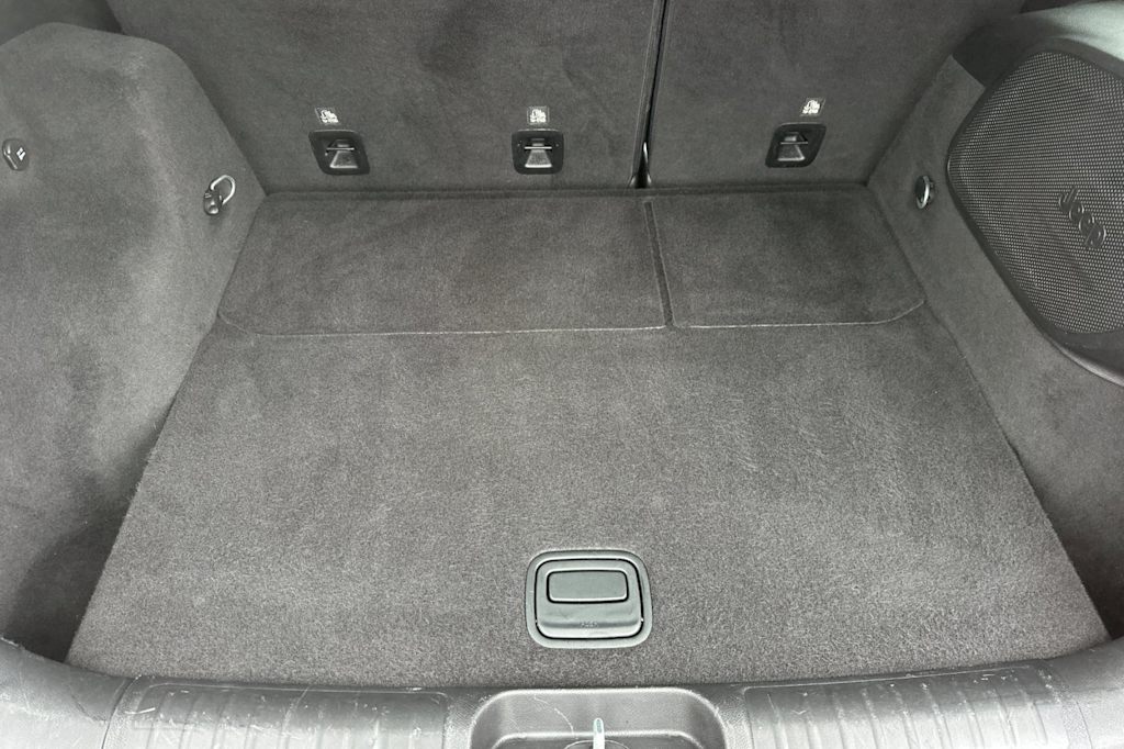 Thumbnail: 2021 Jeep Cherokee - 16