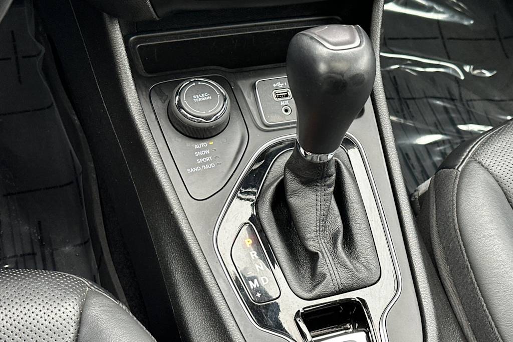 Thumbnail: 2021 Jeep Cherokee - 14