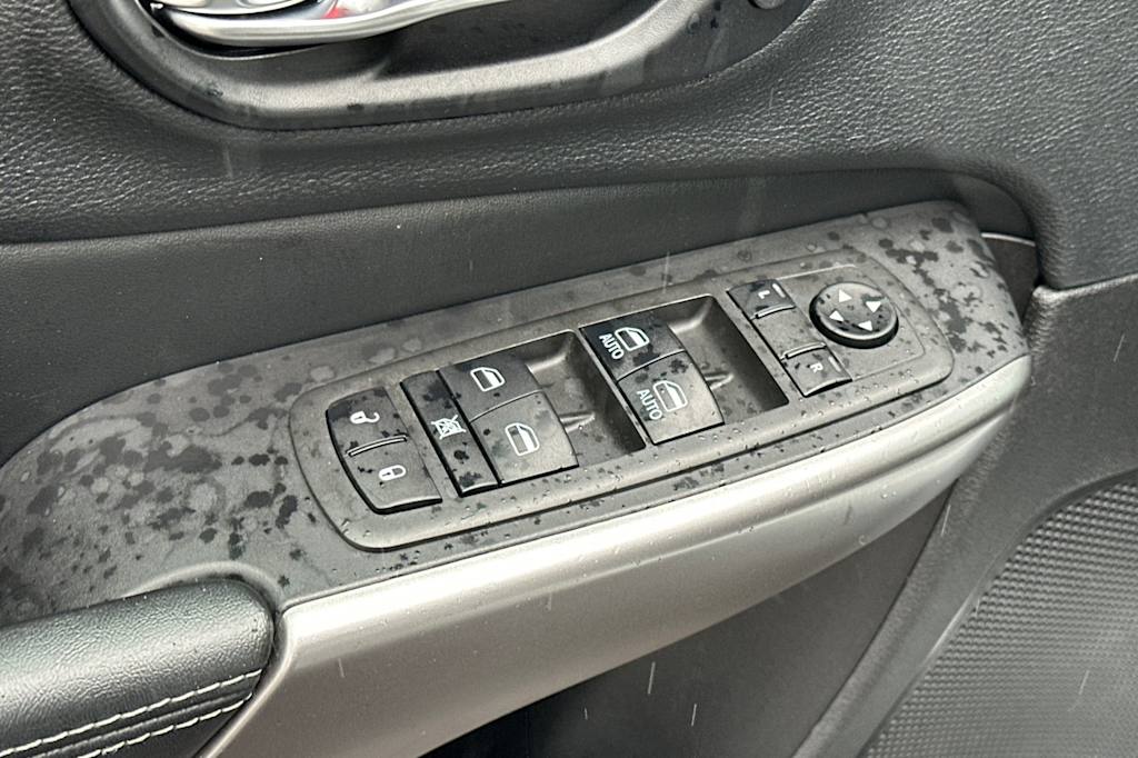 Thumbnail: 2021 Jeep Cherokee - 22