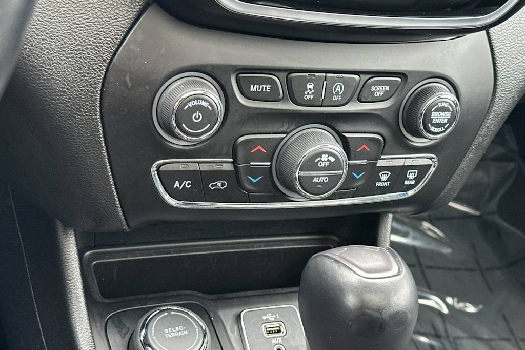 Thumbnail: 2021 Jeep Cherokee - 26