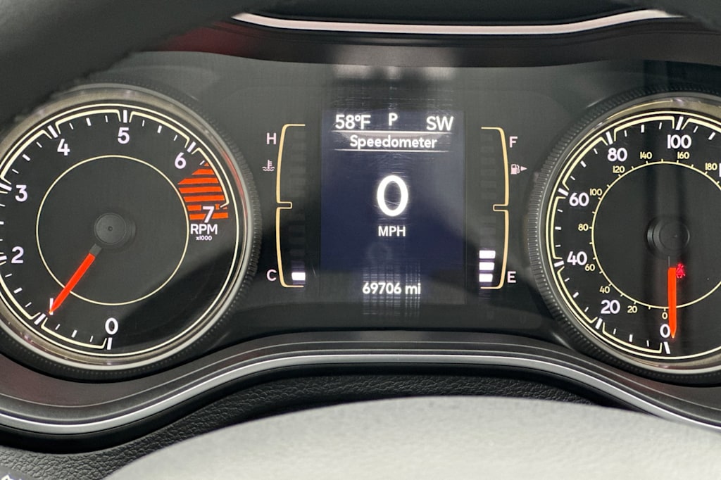 Thumbnail: 2021 Jeep Cherokee - 27