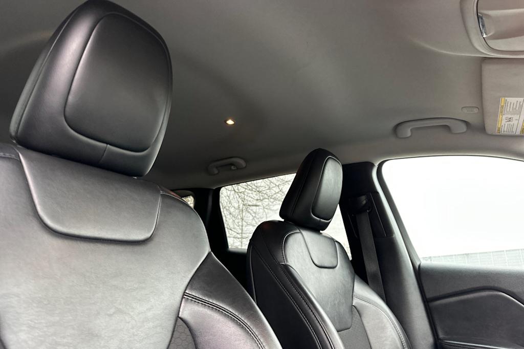 Thumbnail: 2021 Jeep Cherokee - 22