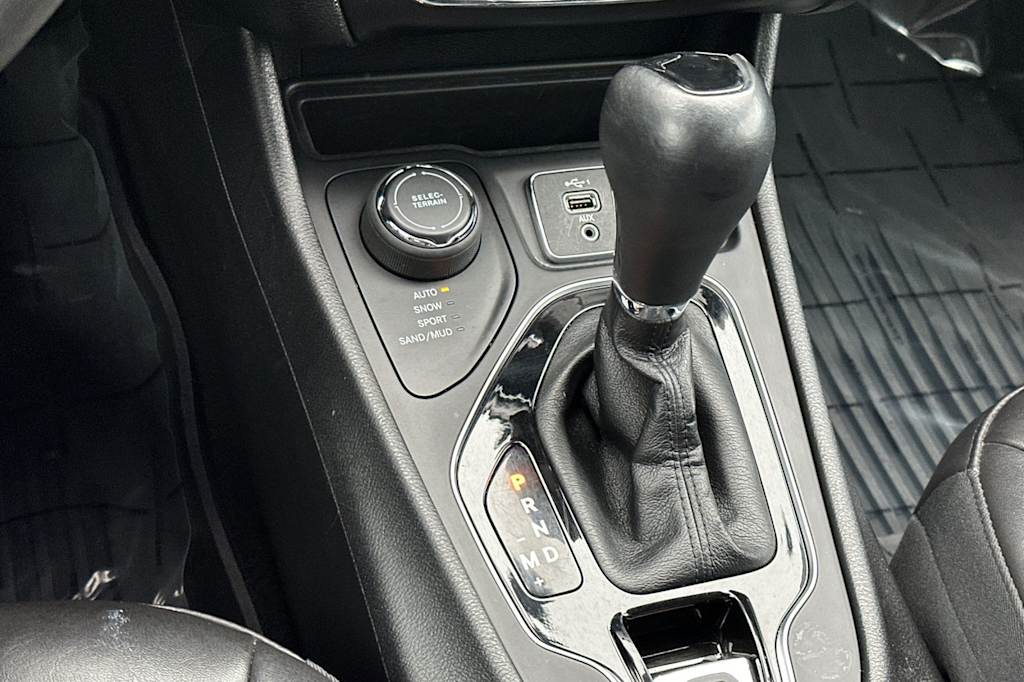 Thumbnail: 2021 Jeep Cherokee - 13