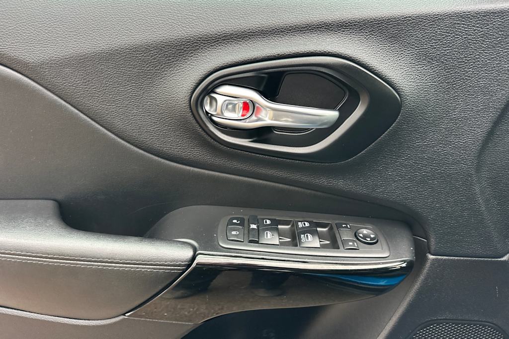 Thumbnail: 2021 Jeep Cherokee - 20