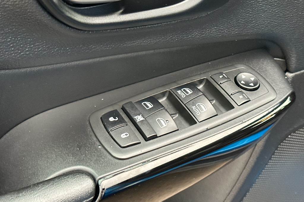 Thumbnail: 2021 Jeep Cherokee - 21