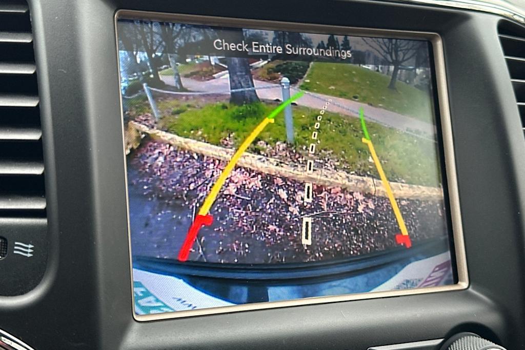 Thumbnail: 2016 Jeep Grand Cherokee - 16