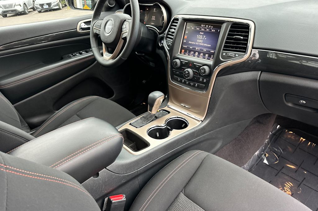 Thumbnail: 2016 Jeep Grand Cherokee - 11