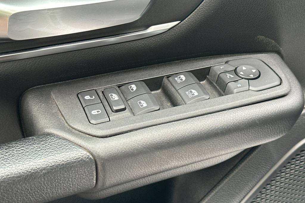 Thumbnail: 2025 RAM 1500 - 21