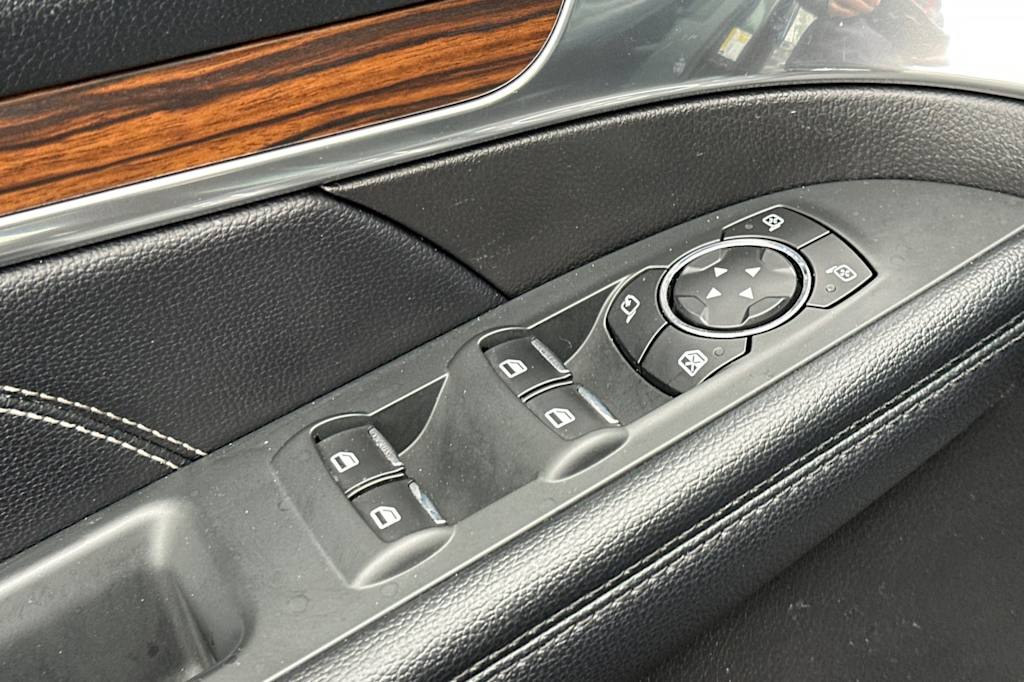 Thumbnail: 2016 Ford Explorer - 22