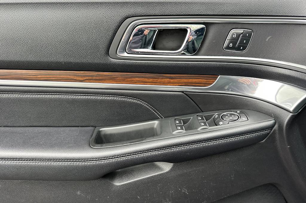 Thumbnail: 2016 Ford Explorer - 21