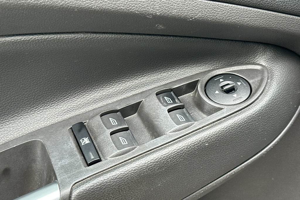 Thumbnail: 2018 Ford Escape - 21