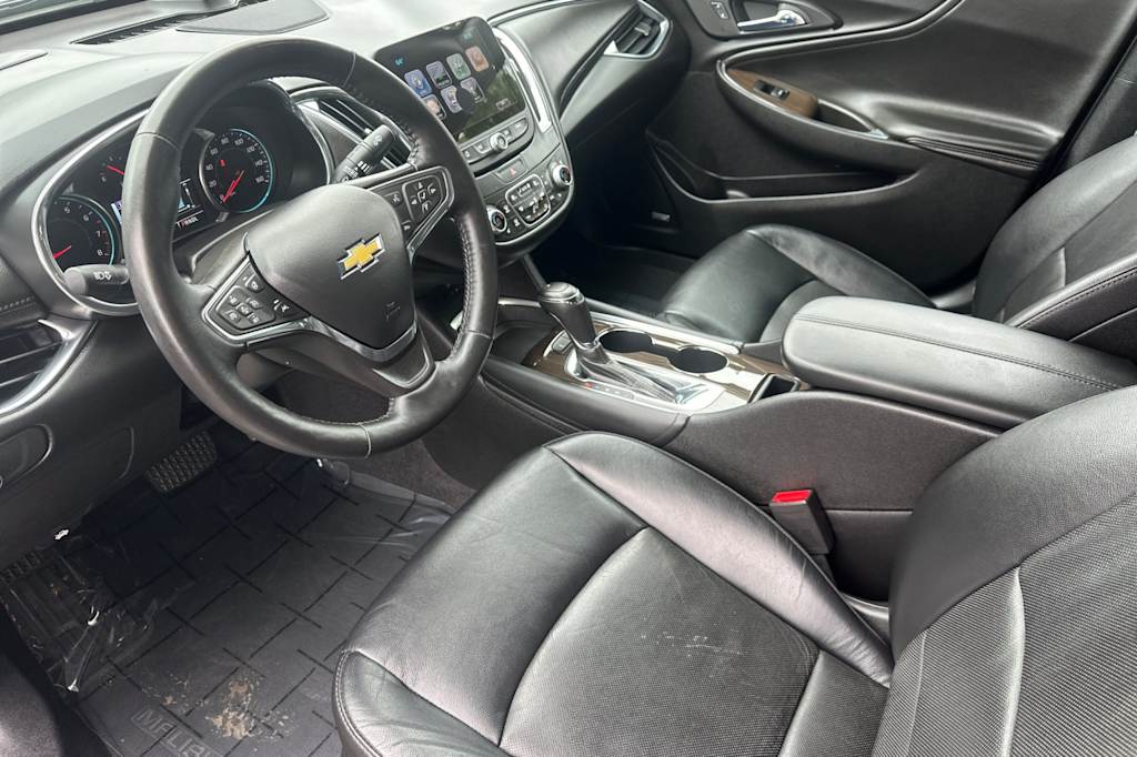 Thumbnail: 2017 Chevrolet Malibu - 8