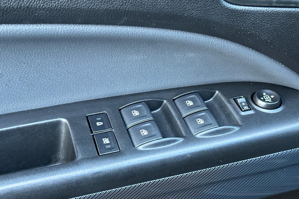 Thumbnail: 2019 Chevrolet Colorado - 21