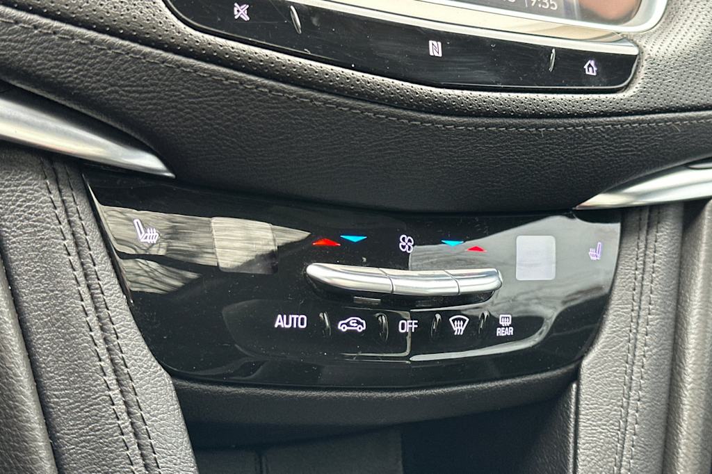 Thumbnail: 2020 Cadillac XT5 - 24