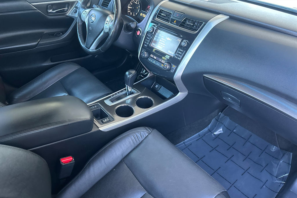 Thumbnail: 2015 Nissan Altima - 11