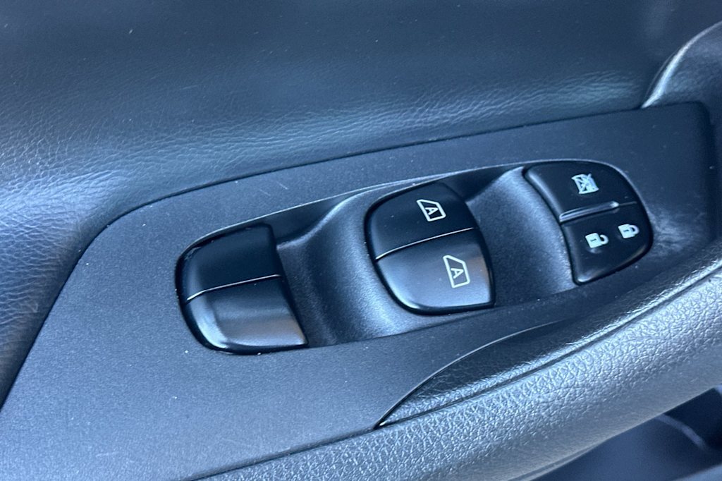 Thumbnail: 2015 Nissan Altima - 20