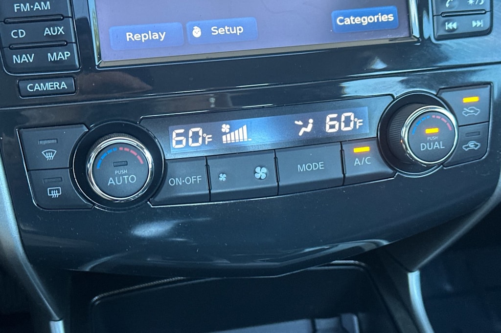 Thumbnail: 2015 Nissan Altima - 24
