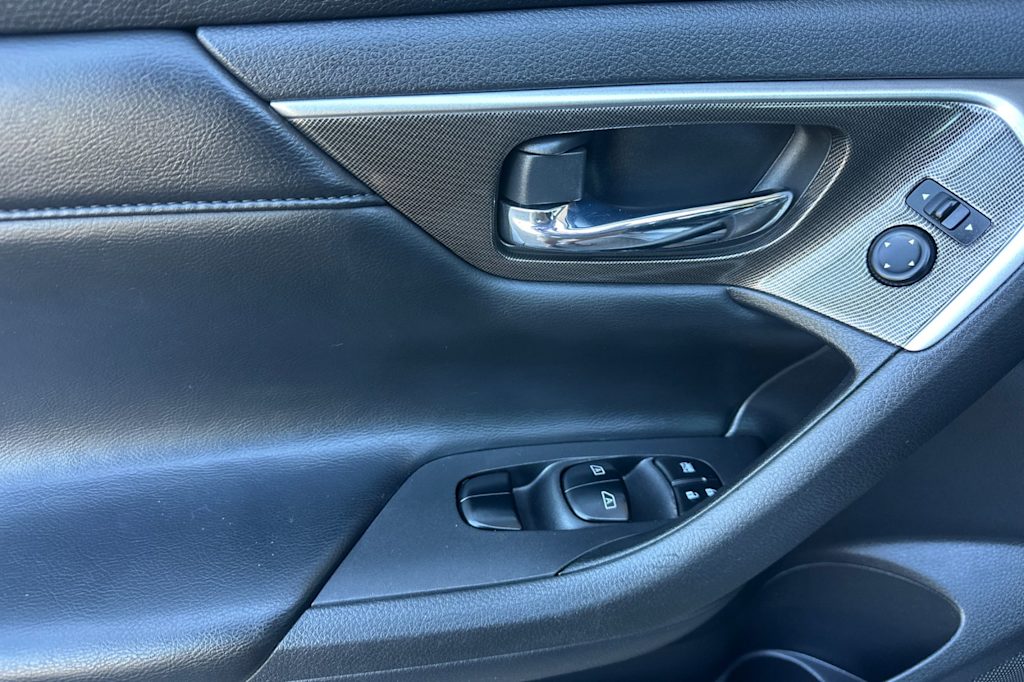 Thumbnail: 2015 Nissan Altima - 19