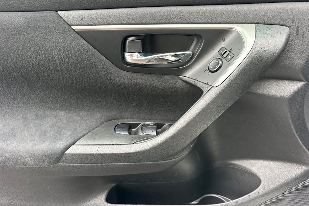 Thumbnail: 2015 Nissan Altima - 21