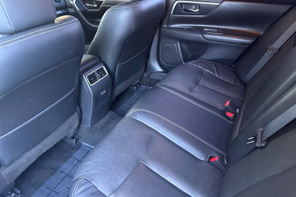 Thumbnail: 2018 Nissan Altima - 12