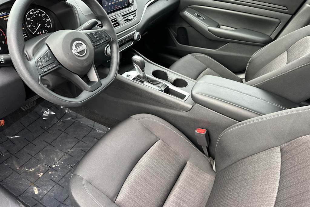 Thumbnail: 2025 Nissan Altima - 8