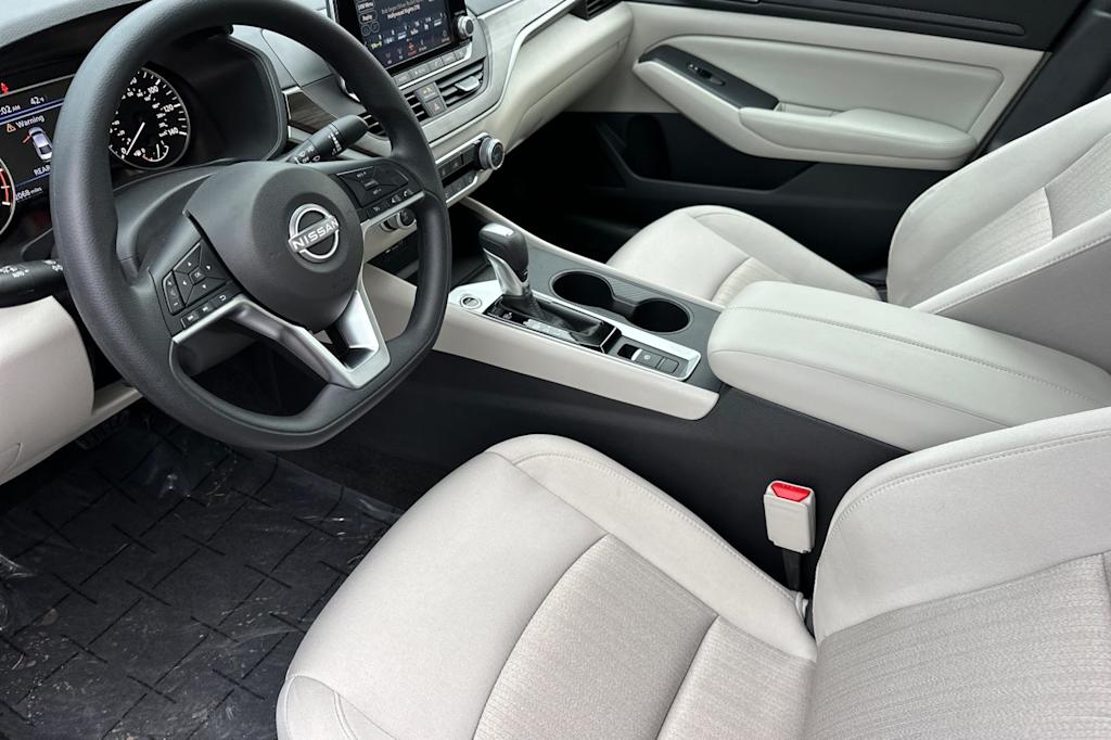 Thumbnail: 2025 Nissan Altima - 9