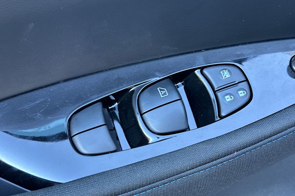 Thumbnail: 2025 Nissan Leaf - 21